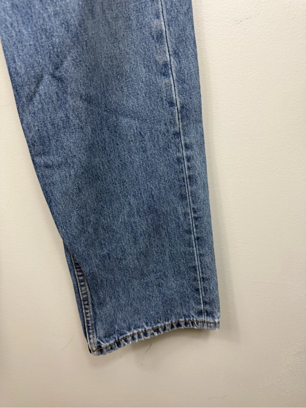 Vintage Levi’s 505 Regular Fit Straight Leg Jeans Distressed Medium Wash 34x30
